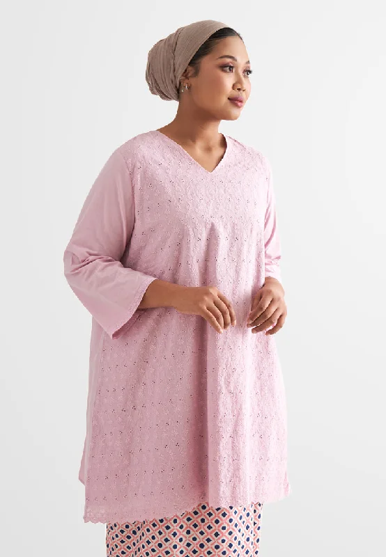 Eiliyah Raya Eyelet Collection Long Kurung Top - Pink